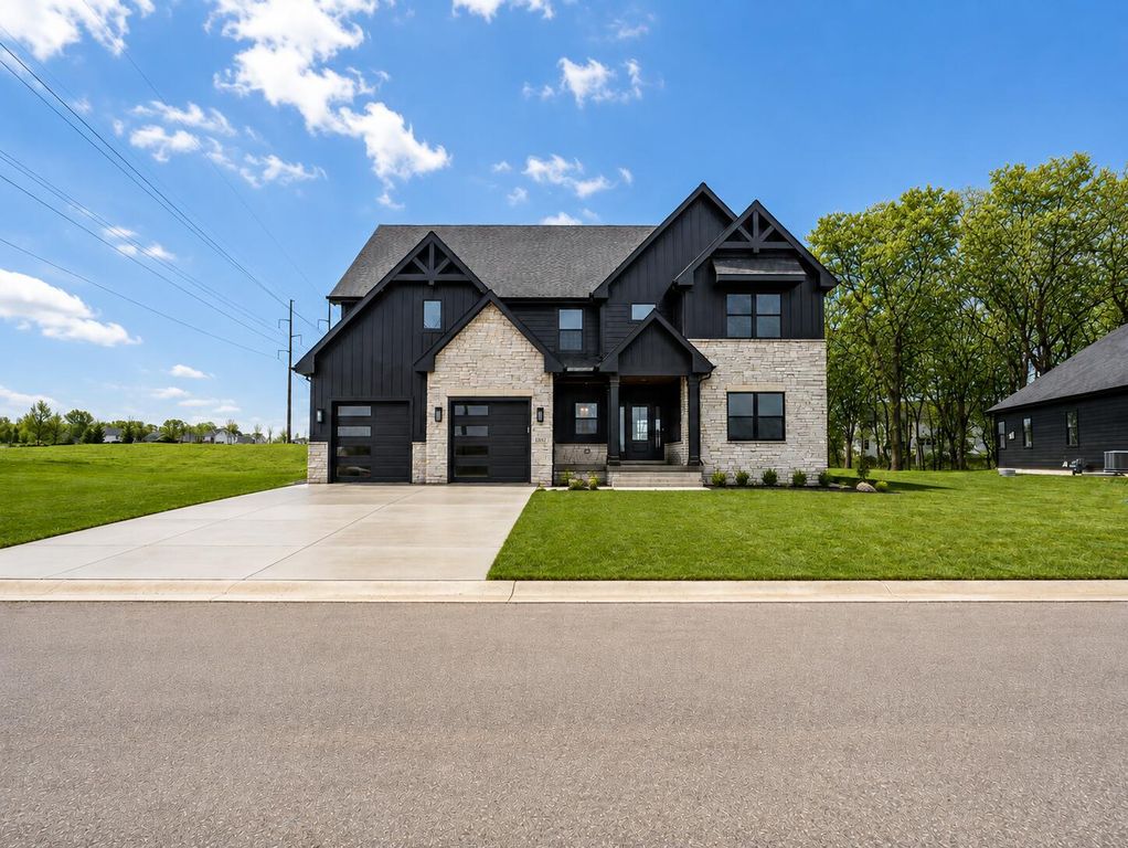 1759 Trailbrook Drive, Valparaiso, IN 46385