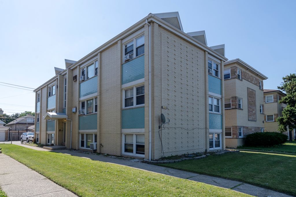 1921 S Harlem Avenue 1W, Berwyn, IL 60402