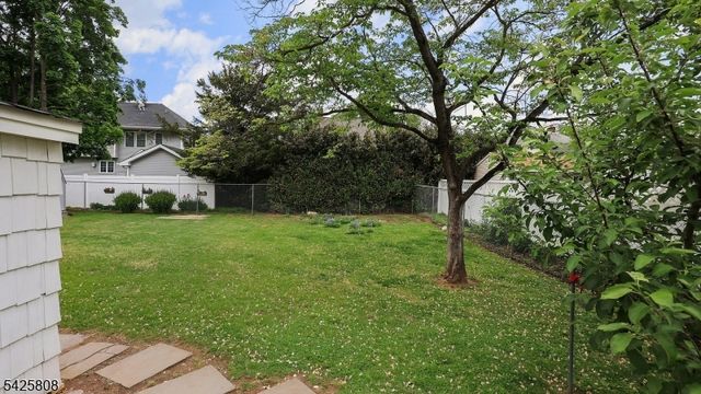 9 Hawthorne St, Cranford Twp., NJ 07016