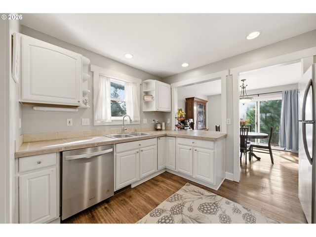 594 E 5TH St, La Center, WA 98629