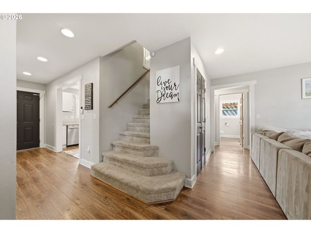 594 E 5TH St, La Center, WA 98629