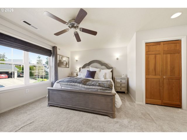 594 E 5TH St, La Center, WA 98629