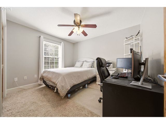 594 E 5TH St, La Center, WA 98629