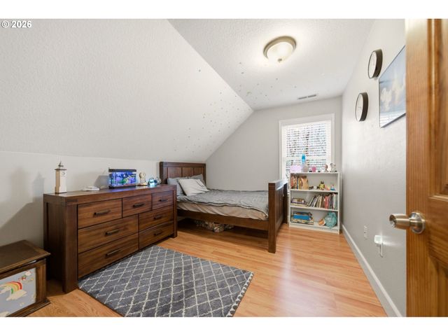 594 E 5TH St, La Center, WA 98629