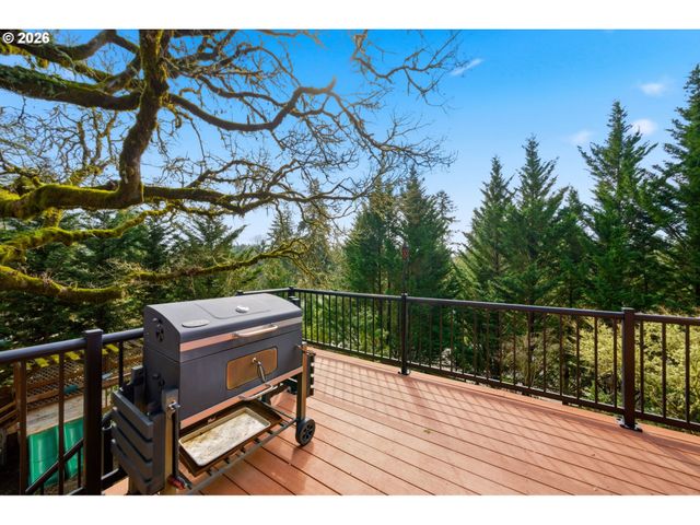 594 E 5TH St, La Center, WA 98629