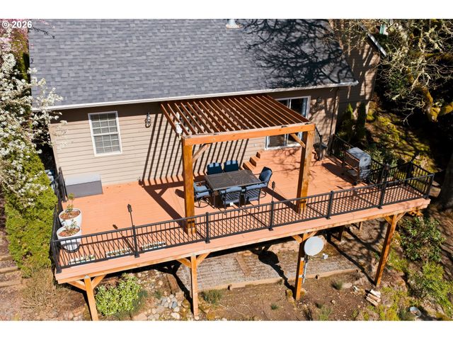 594 E 5TH St, La Center, WA 98629