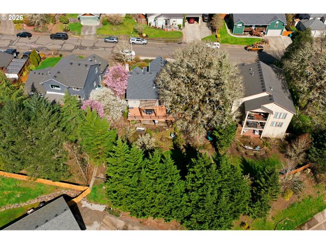 594 E 5TH St, La Center, WA 98629