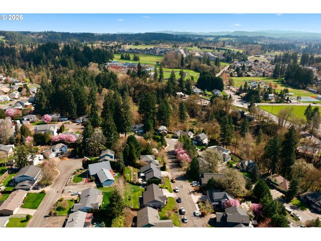 594 E 5TH St, La Center, WA 98629