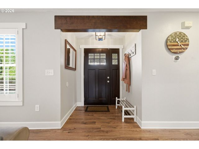 594 E 5TH St, La Center, WA 98629