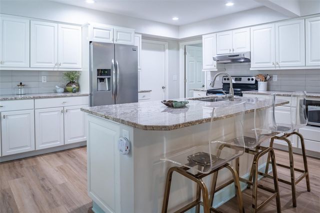 5005 CANTERBURY DRIVE, Sarasota, FL 34243