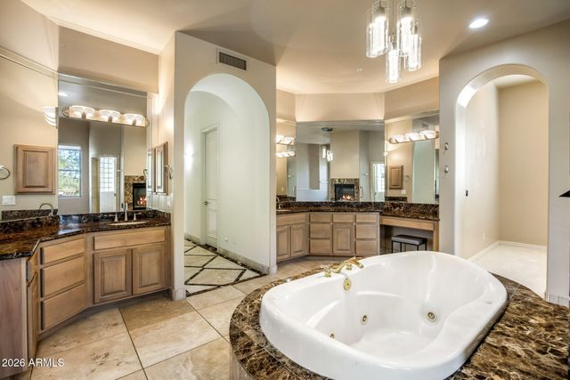 9310 E BRONCO Trail, Scottsdale, AZ 85255