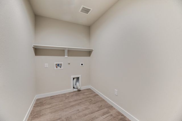 820 Lakeview Drive, Alvarado, TX 76009