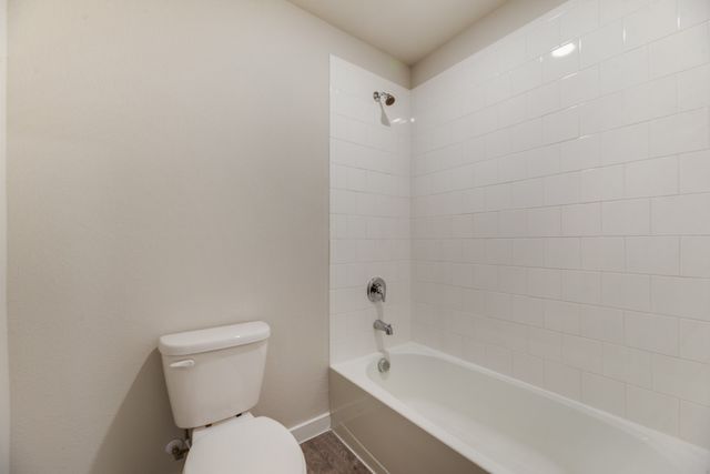820 Lakeview Drive, Alvarado, TX 76009