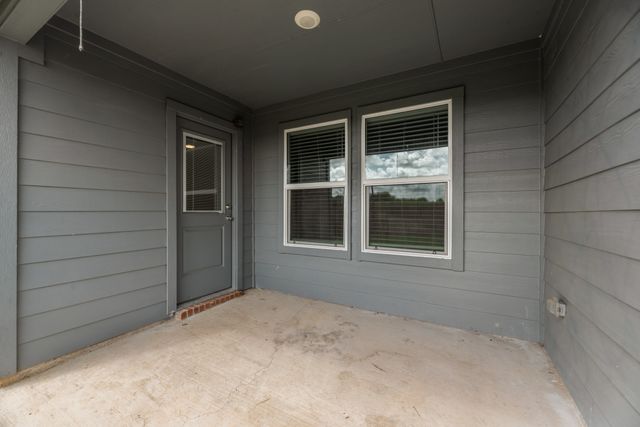 820 Lakeview Drive, Alvarado, TX 76009