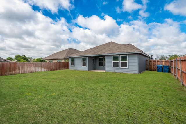 820 Lakeview Drive, Alvarado, TX 76009