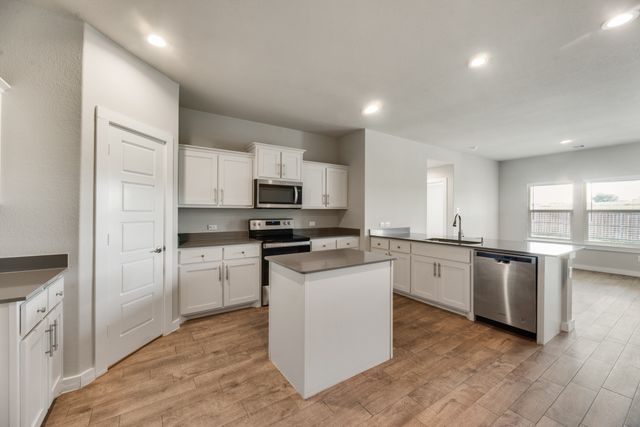 820 Lakeview Drive, Alvarado, TX 76009