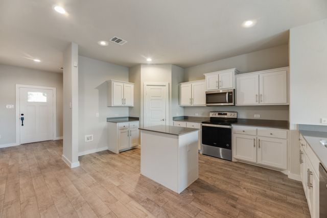 820 Lakeview Drive, Alvarado, TX 76009