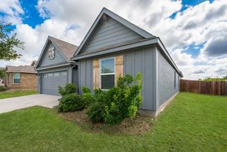 820 Lakeview Drive, Alvarado, TX 76009