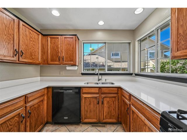 3990 S Rifle Ct, Aurora, CO 80013