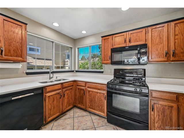 3990 S Rifle Ct, Aurora, CO 80013