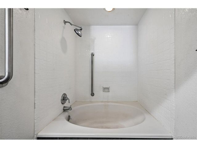 3990 S Rifle Ct, Aurora, CO 80013