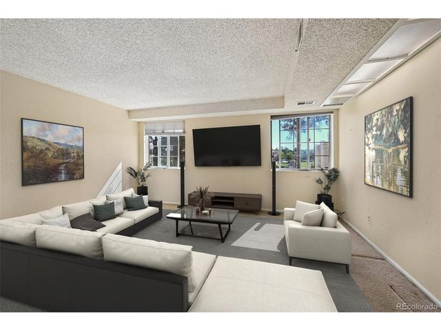 3990 S Rifle Ct, Aurora, CO 80013