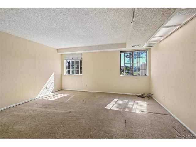 3990 S Rifle Ct, Aurora, CO 80013