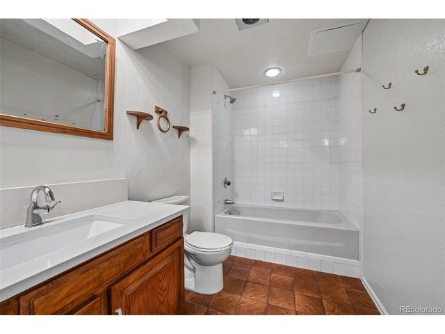 3990 S Rifle Ct, Aurora, CO 80013