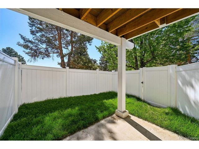 3990 S Rifle Ct, Aurora, CO 80013