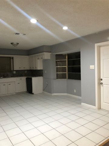 1721 Santa Maria, Grand Prairie, TX 75051