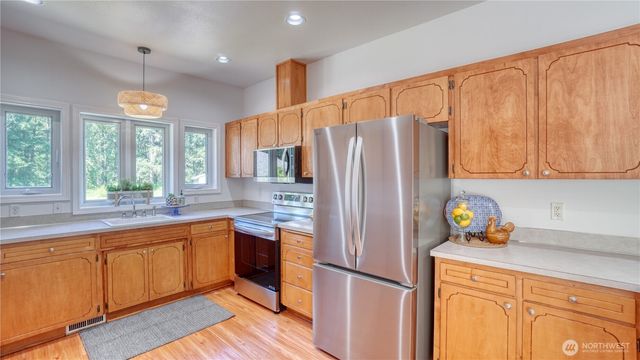 32010 71st Avenue Ct E, Eatonville, WA 98328