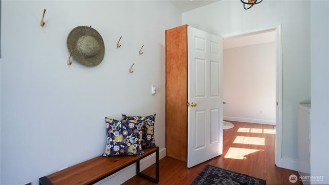 32010 71st Avenue Ct E, Eatonville, WA 98328