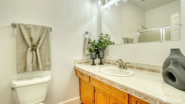 32010 71st Avenue Ct E, Eatonville, WA 98328