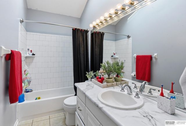 4305 N 163 Street, Omaha, NE 68116