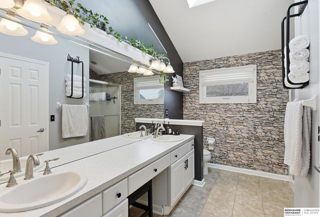 4305 N 163 Street, Omaha, NE 68116