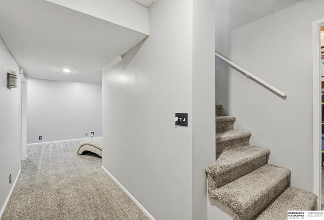 4305 N 163 Street, Omaha, NE 68116