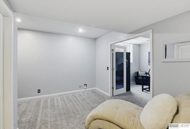 4305 N 163 Street, Omaha, NE 68116