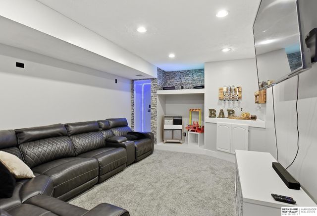 4305 N 163 Street, Omaha, NE 68116