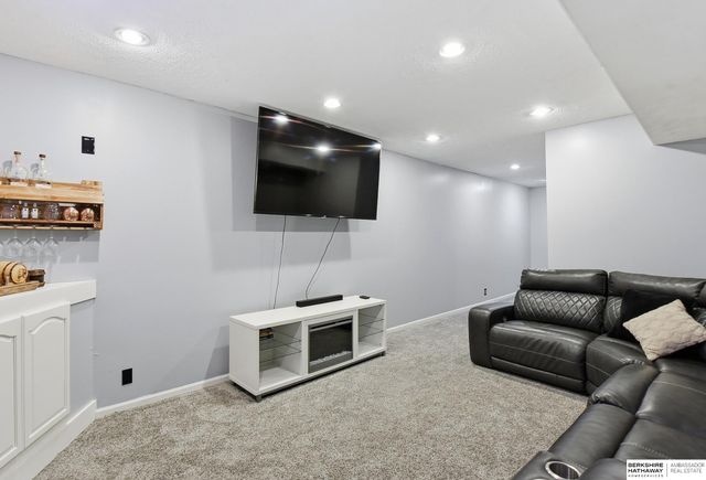 4305 N 163 Street, Omaha, NE 68116