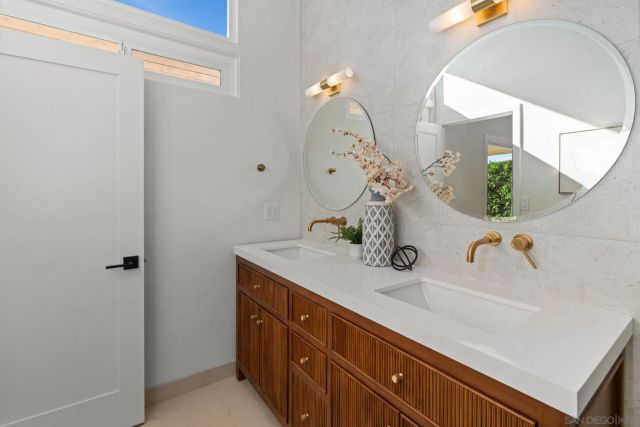 2561 Loring st, San Diego, CA 92109