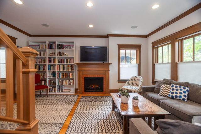 4519 N Sacramento Avenue, Chicago, IL 60625