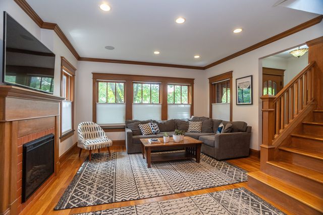 4519 N Sacramento Avenue, Chicago, IL 60625