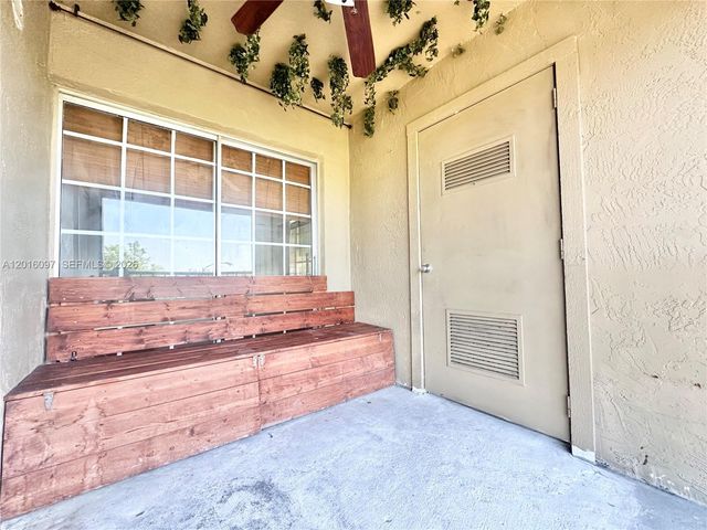 15340 SW 106th Ter 812, Miami, FL 33196
