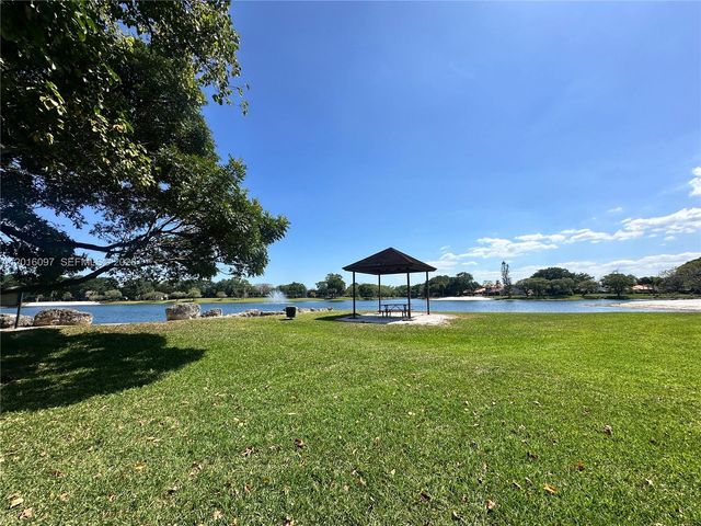 15340 SW 106th Ter 812, Miami, FL 33196