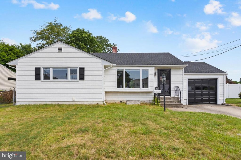 60 SHERBROOKE RD, Ewing, NJ 08638