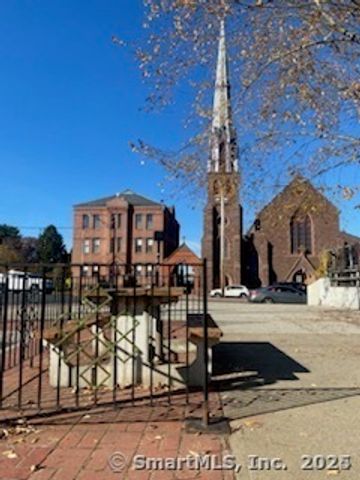 728 Main Street, Middletown, CT 06457