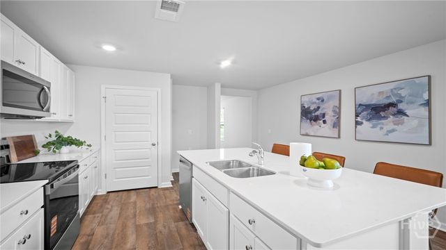 8 Oak Way, Port Wentworth, GA 31407