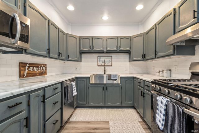 1917 E McKinley Avenue, Mishawaka, IN 46545