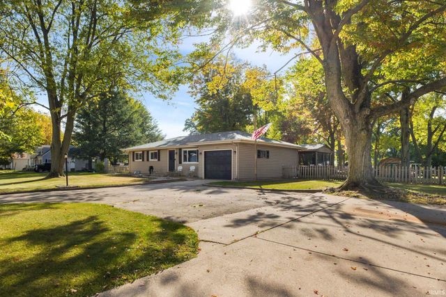 1917 E McKinley Avenue, Mishawaka, IN 46545