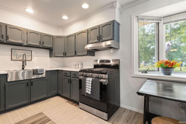 1917 E McKinley Avenue, Mishawaka, IN 46545